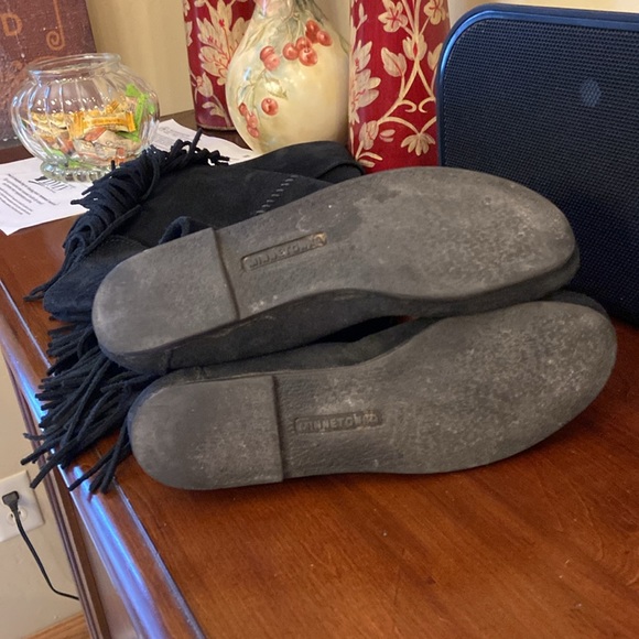 Minnetonka Tall Black Fringe Boots Size 6 - Picture 7 of 8